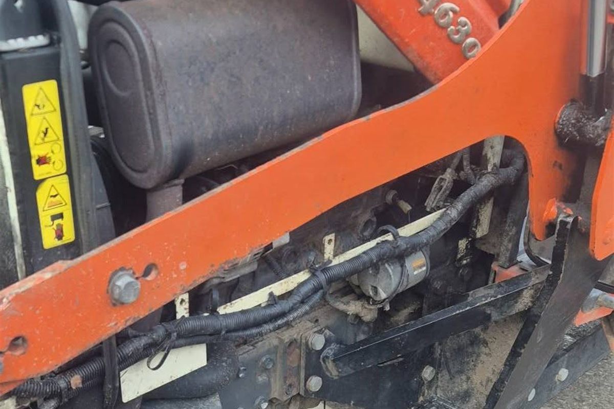 The engine bay of a Kubota L4630 compact tractor with the bonnet raised